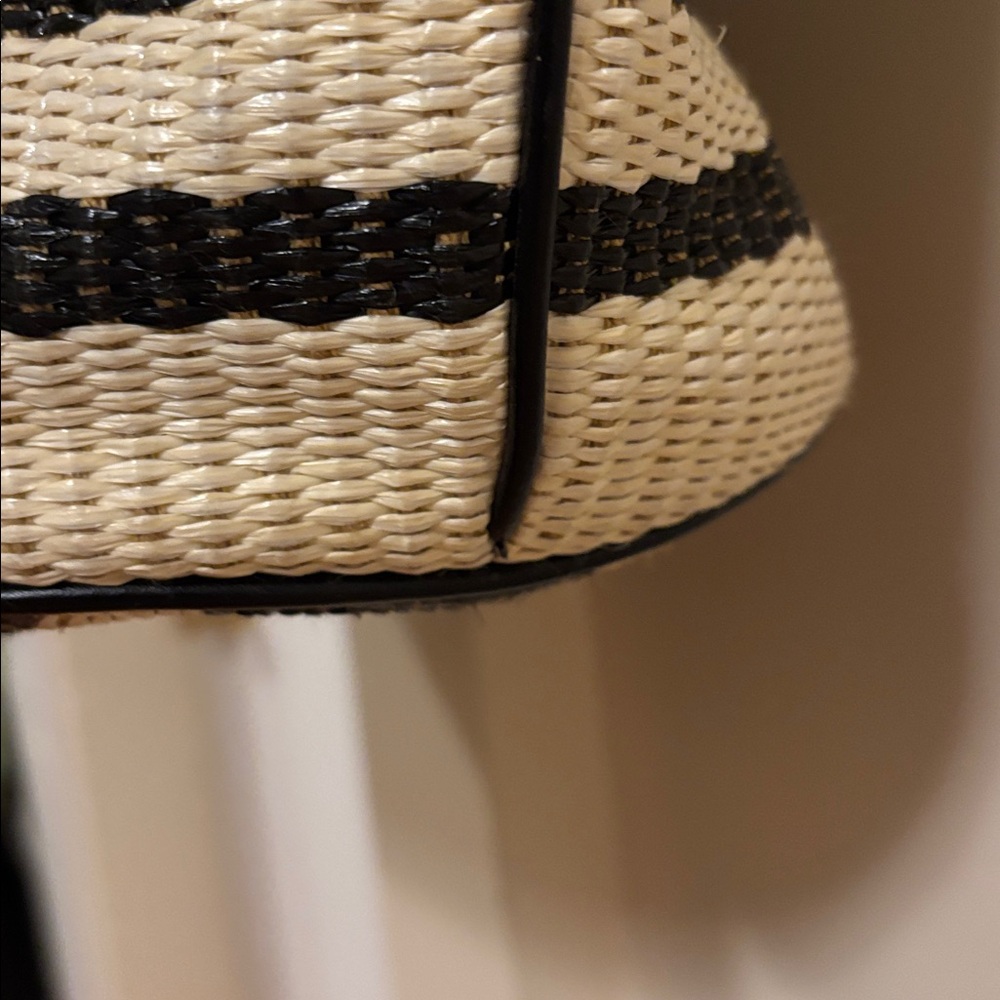 Kate Spade Wicklow court bag white and black - hard to find - Picture 3 of 10